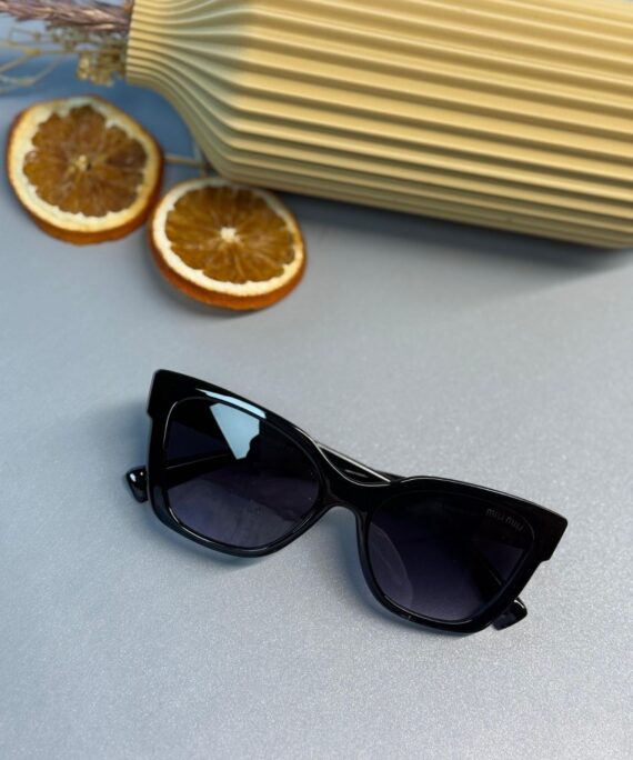 Miu Miu Kedi Gözü Güneş Gözlüğü