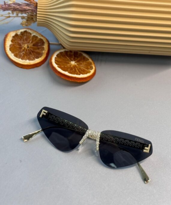 Fendi Üçgen Tasarım Daimond Güneş Gözlüğü - Siyah