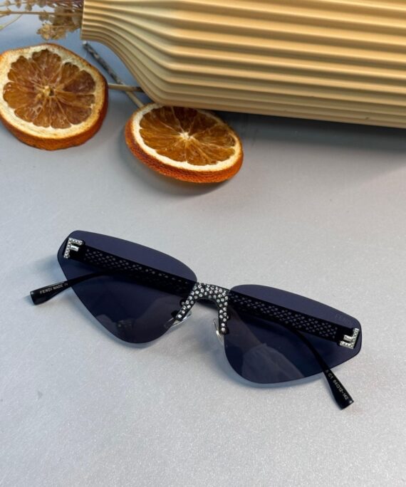 Fendi Üçgen Tasarım Daimond Güneş Gözlüğü - Mat Siyah Degrade