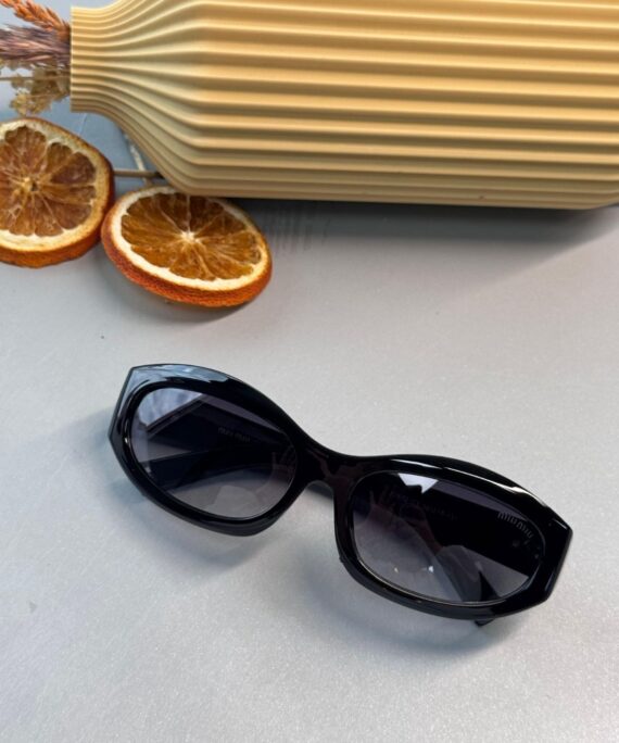 Miu Miu Degrade Cam Güneş Gözlüğü - Siyah