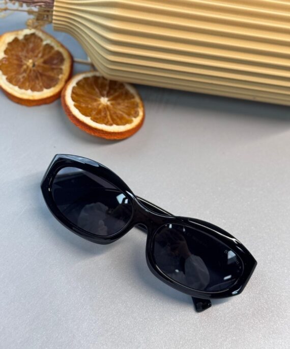 Miu Miu Degrade Cam Güneş Gözlüğü - Keskin Siyah