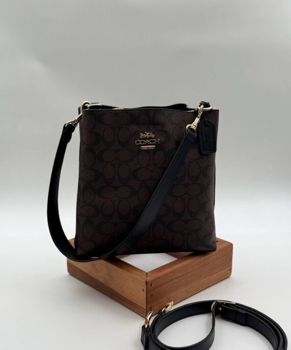 Coach monogram orta boy çapraz kahveye siyah çanta