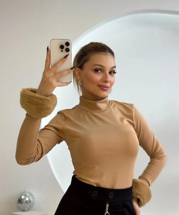 Peluş Kol Detaylı Body